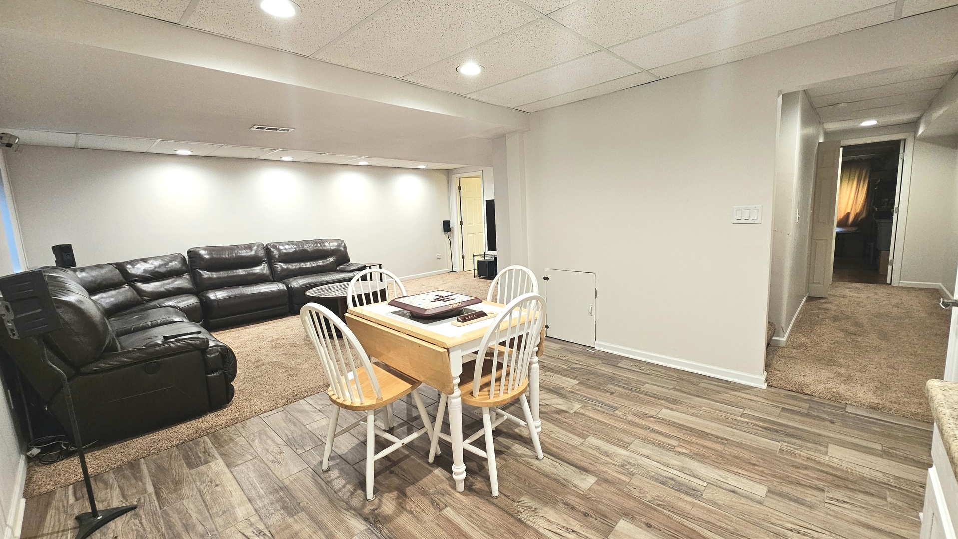 1083 COUNTRY GLEN Lane, Carol Stream, IL 60188