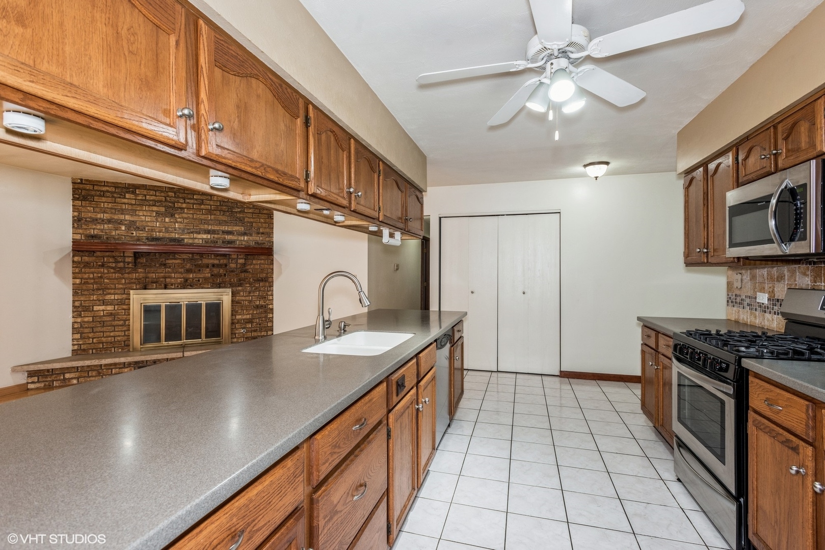 116 S Walnut Lane, Schaumburg, IL 60193