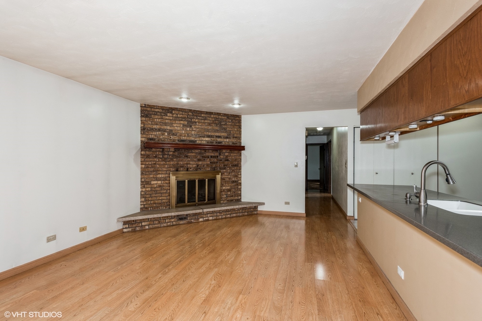 116 S Walnut Lane, Schaumburg, IL 60193