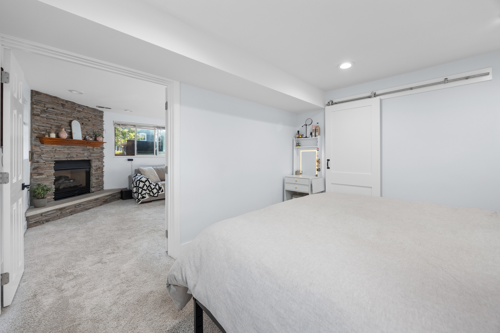 665 Arizona Pass, Elk Grove Village, IL 60007