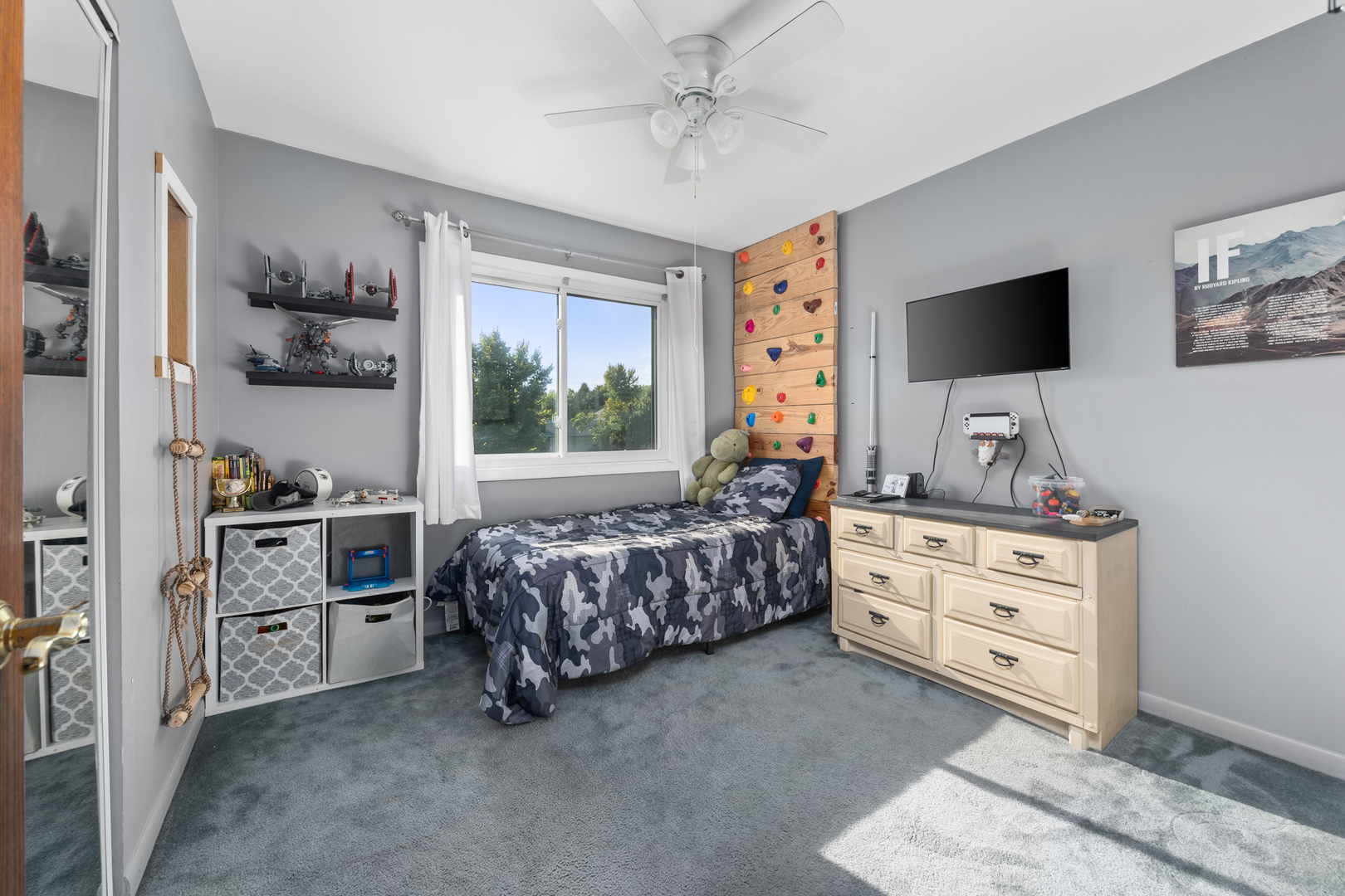 665 Arizona Pass, Elk Grove Village, IL 60007