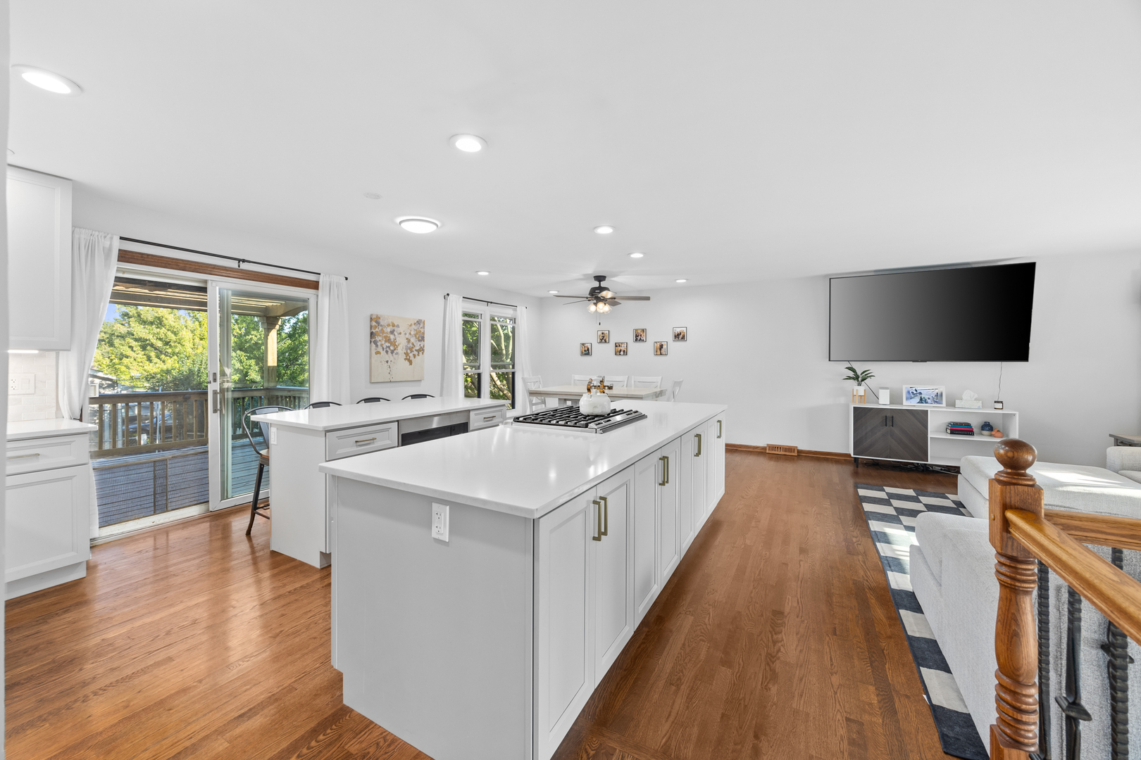 665 Arizona Pass, Elk Grove Village, IL 60007