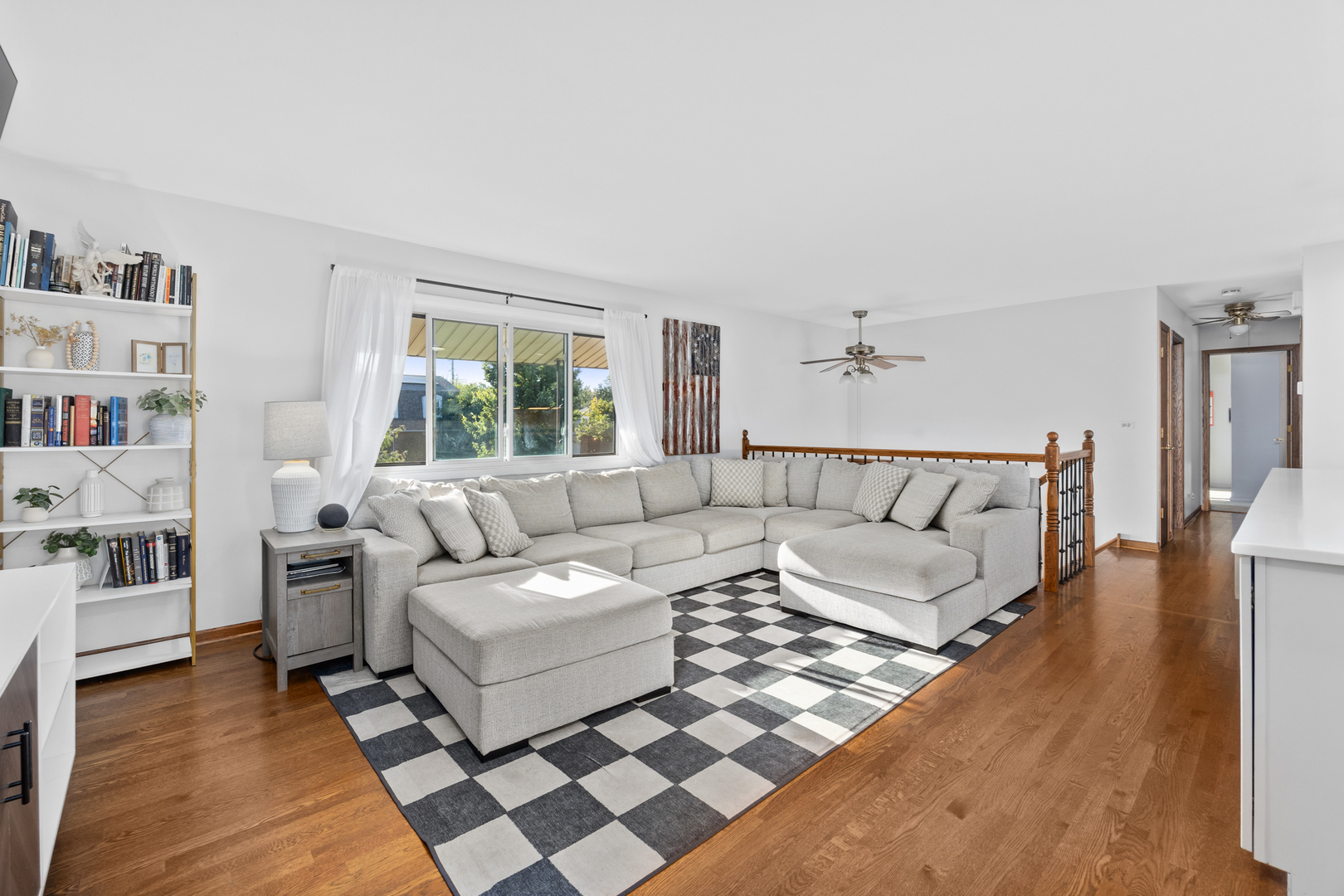 665 Arizona Pass, Elk Grove Village, IL 60007