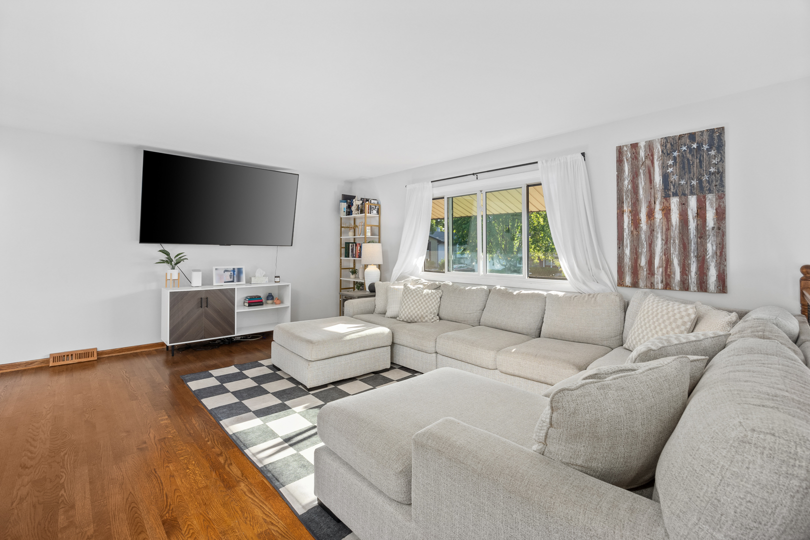 665 Arizona Pass, Elk Grove Village, IL 60007
