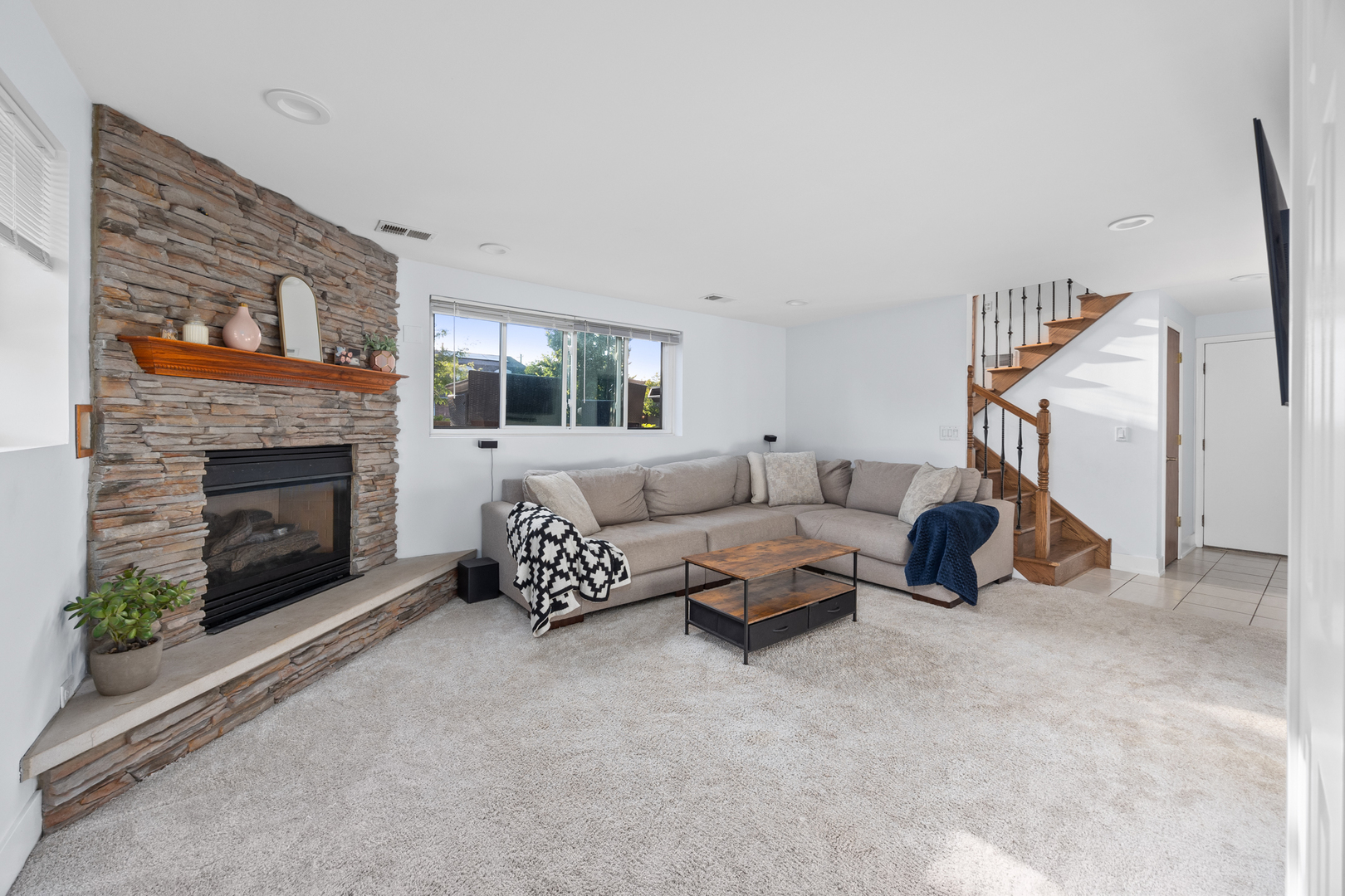 665 Arizona Pass, Elk Grove Village, IL 60007