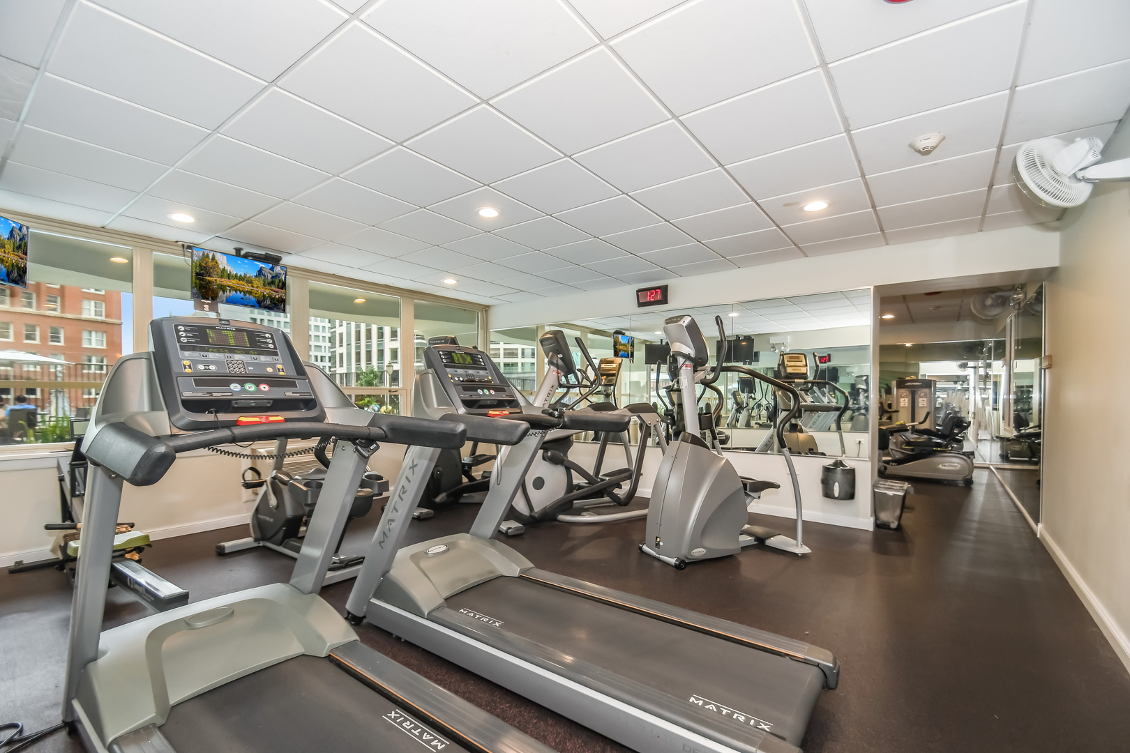 111 E Chestnut Street #44J, Chicago, IL 60611
