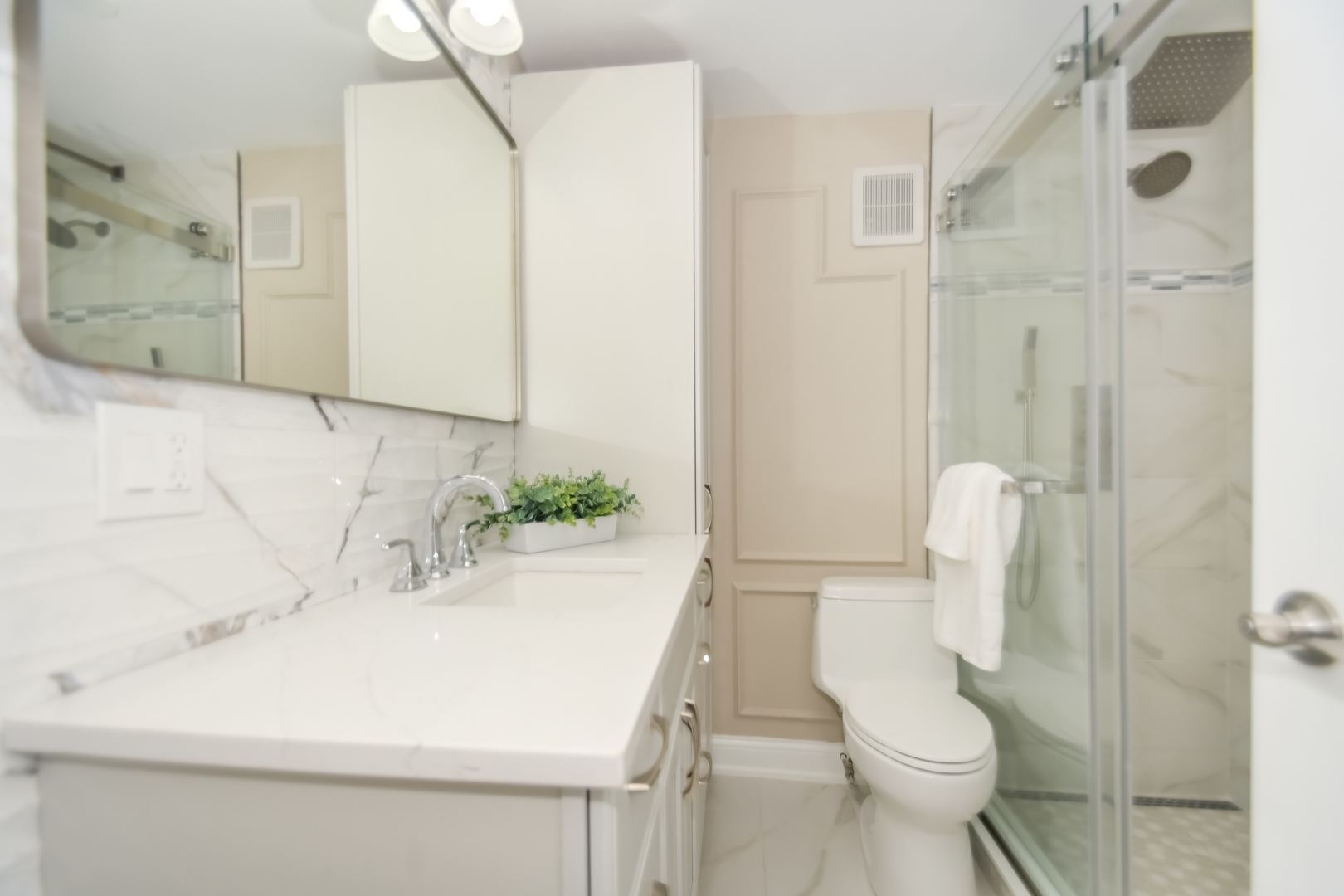 111 E Chestnut Street #44J, Chicago, IL 60611