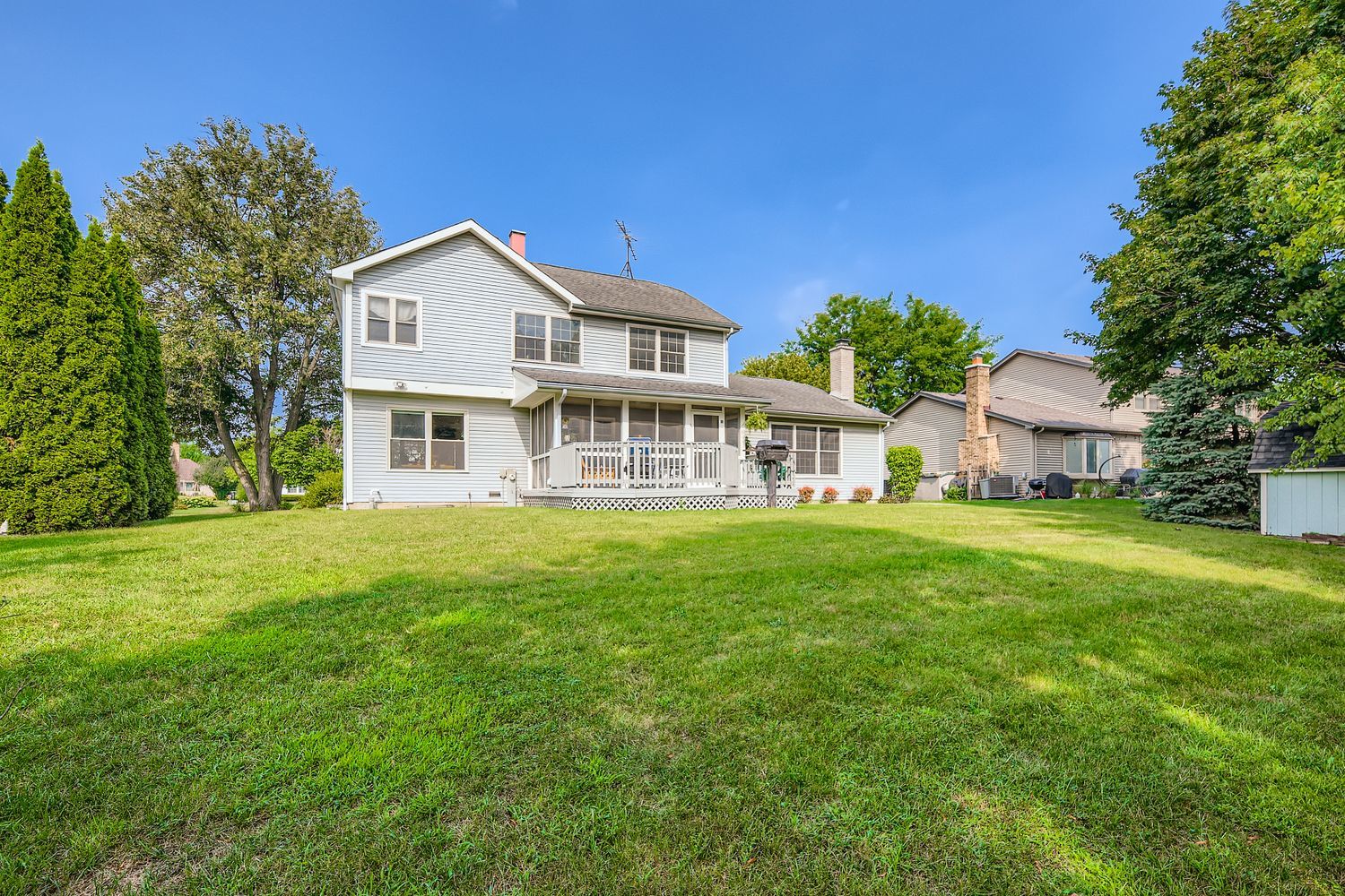 1967 N Woodland Lane, Arlington Heights, IL 60004