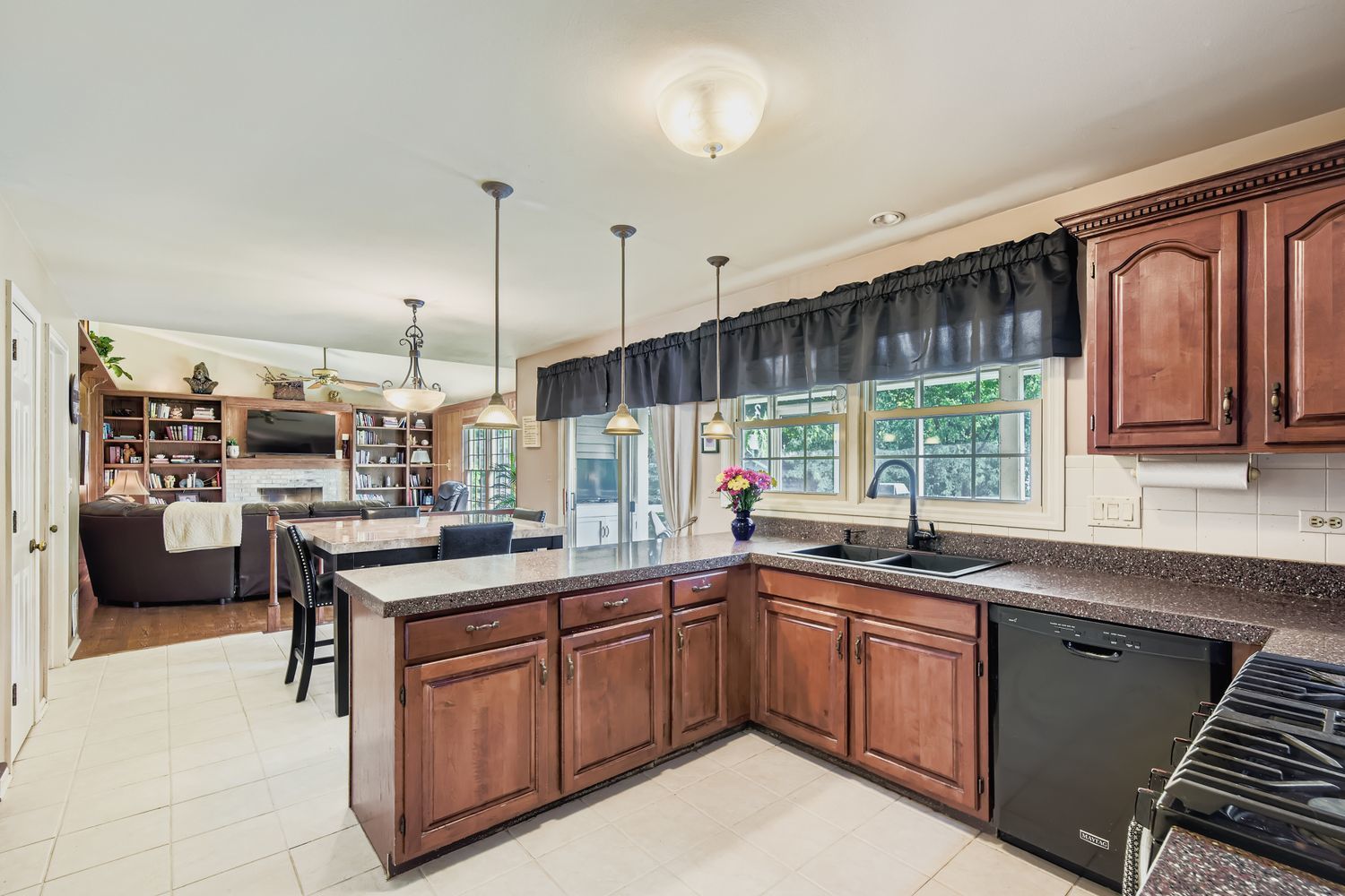 1967 N Woodland Lane, Arlington Heights, IL 60004