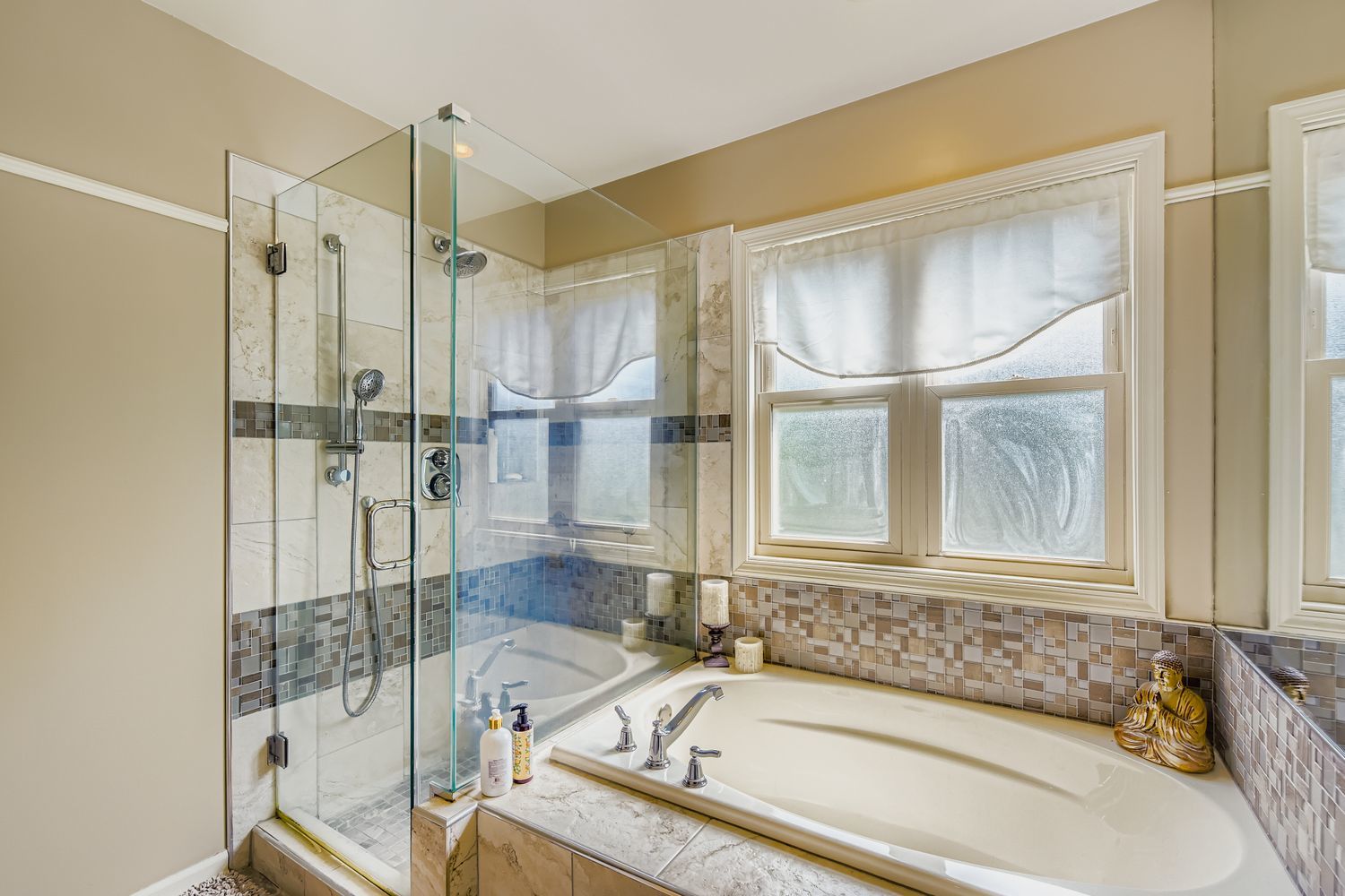 1967 N Woodland Lane, Arlington Heights, IL 60004
