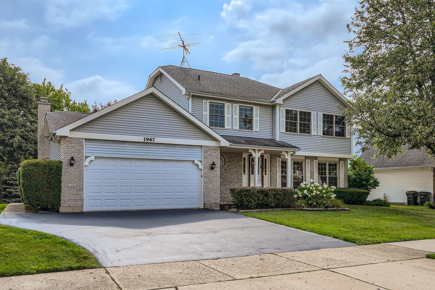 1967 N Woodland Lane, Arlington Heights, IL 60004