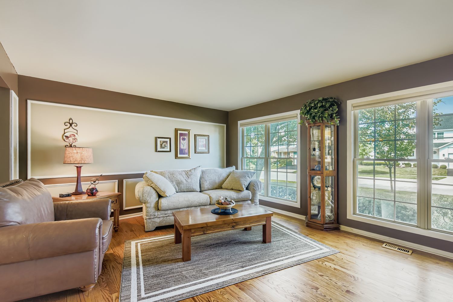 1967 N Woodland Lane, Arlington Heights, IL 60004