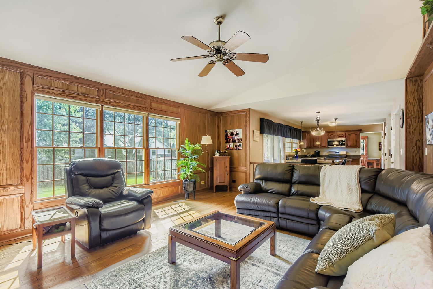 1967 N Woodland Lane, Arlington Heights, IL 60004