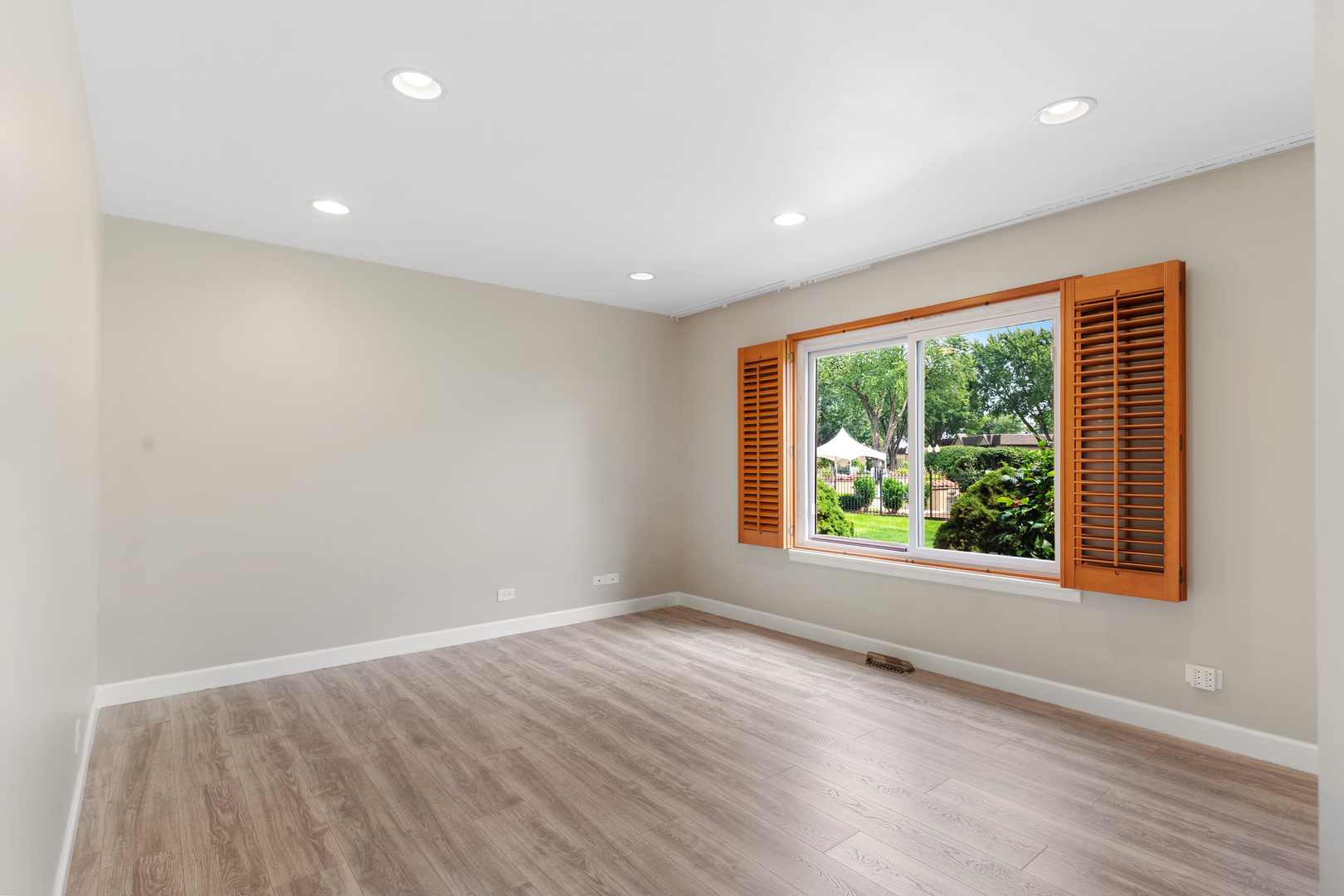 17 TOWER Court #17, Downers Grove, IL 60516