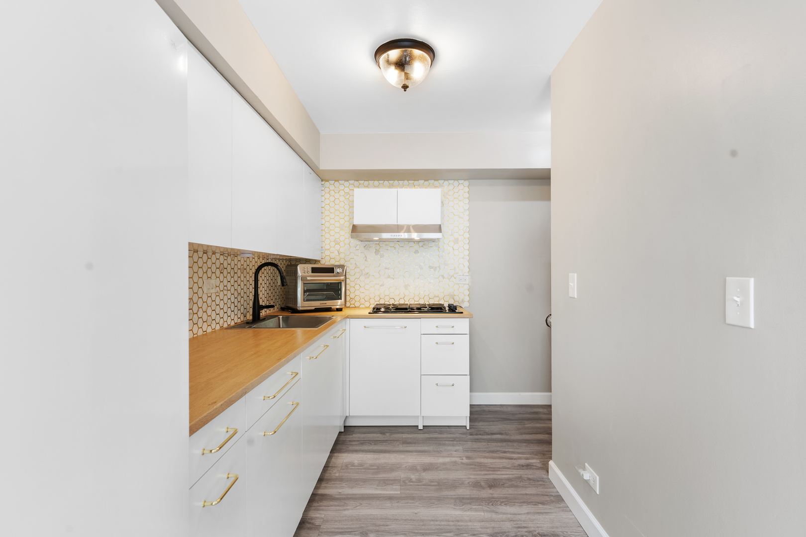 17 TOWER Court #17, Downers Grove, IL 60516
