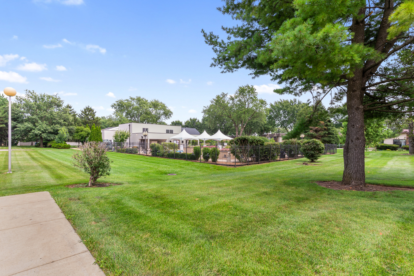 17 TOWER Court #17, Downers Grove, IL 60516