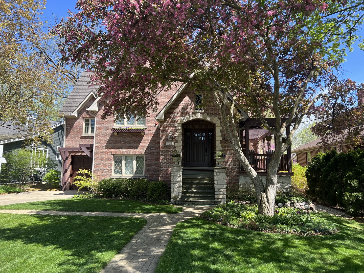 709 Prospect Avenue, Barrington, IL 60010