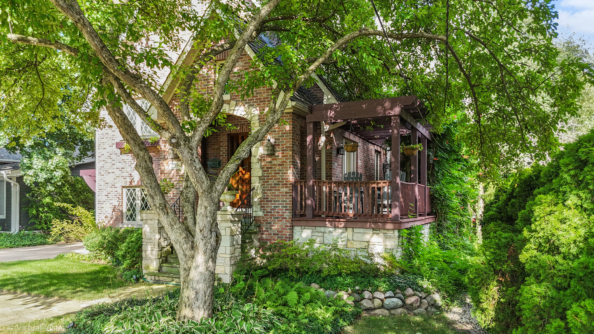 709 Prospect Avenue, Barrington, IL 60010