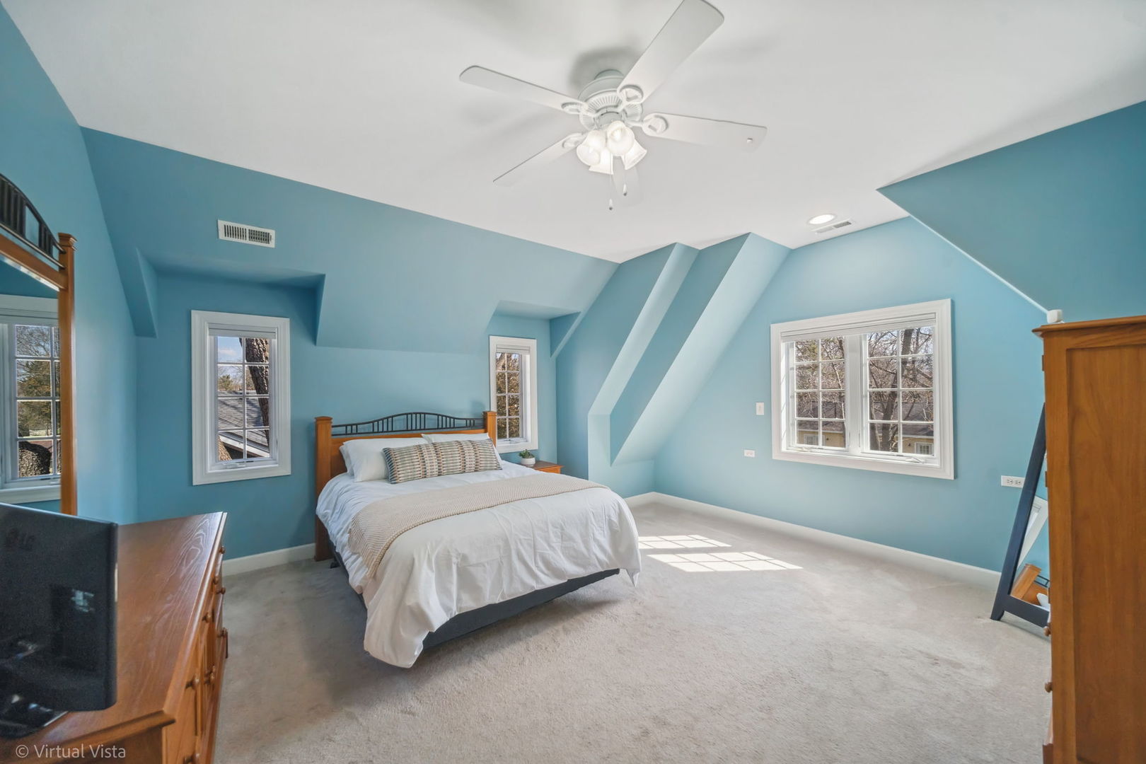 709 Prospect Avenue, Barrington, IL 60010