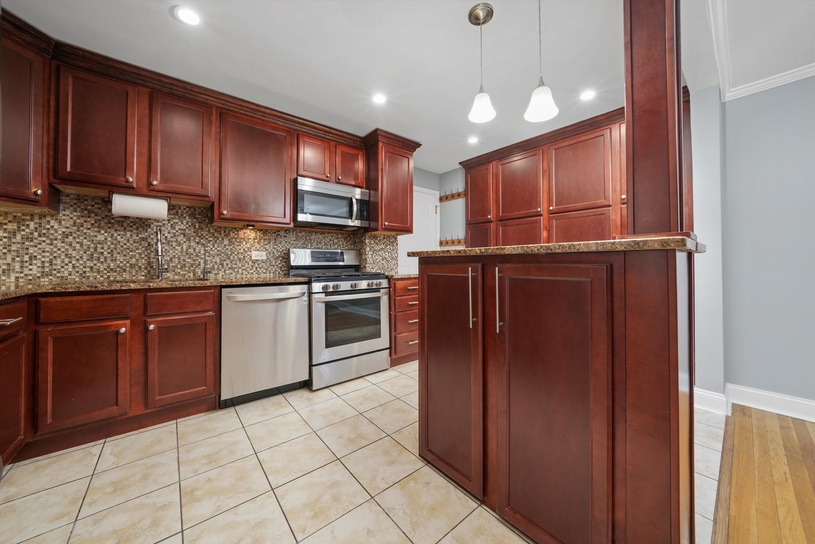712 Dempster Street #F209, Mount Prospect, IL 60056