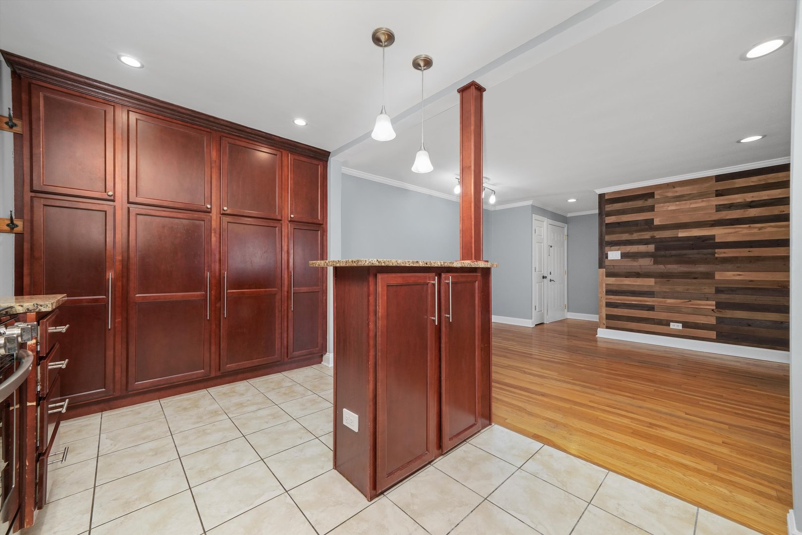 712 Dempster Street #F209, Mount Prospect, IL 60056