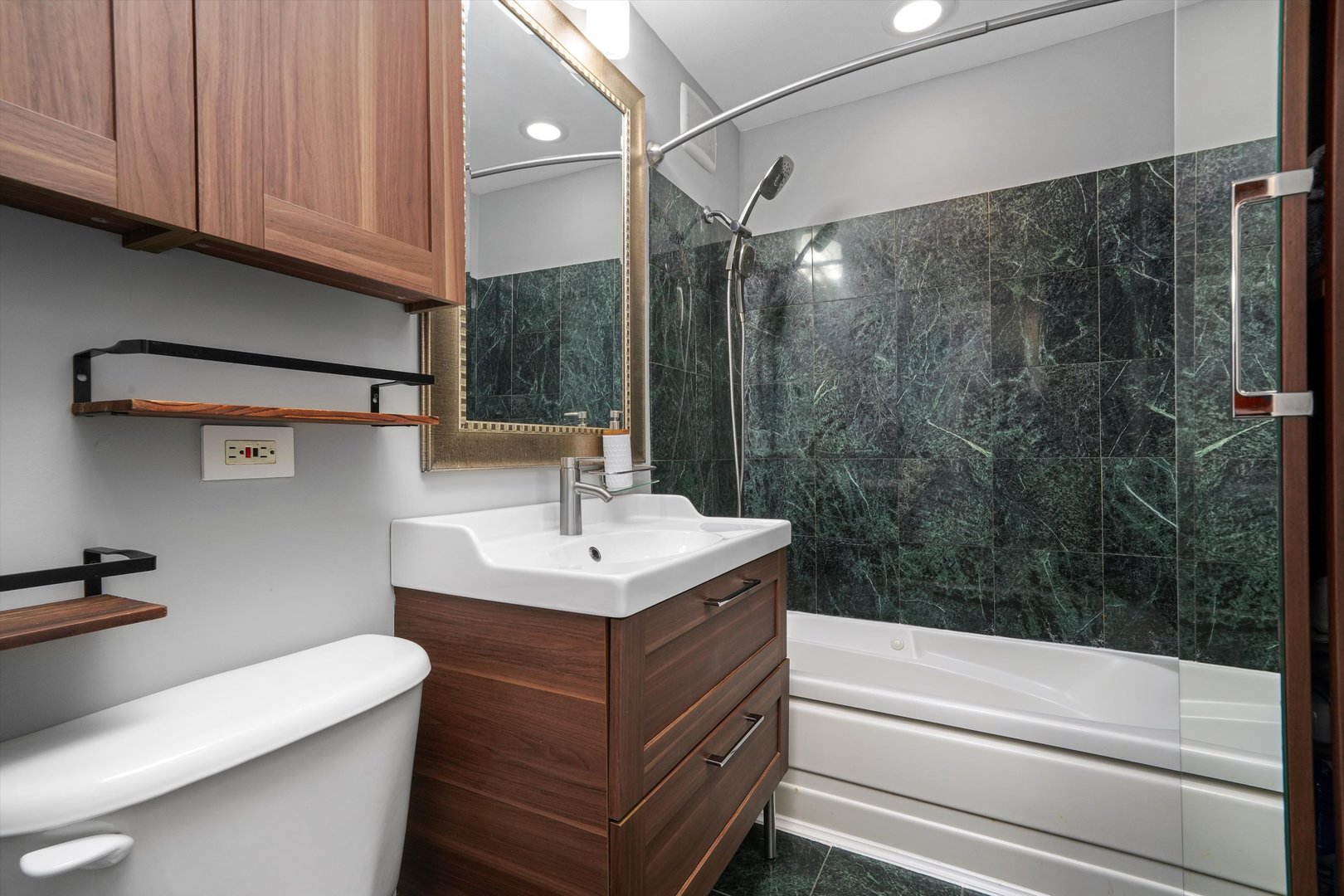 712 Dempster Street #F209, Mount Prospect, IL 60056