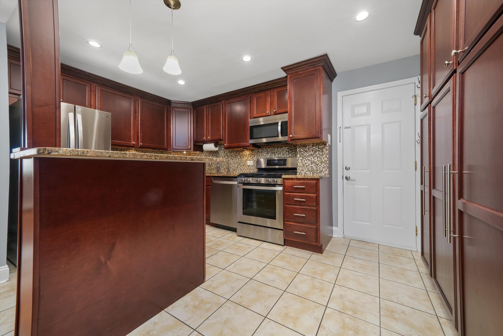 712 Dempster Street #F209, Mount Prospect, IL 60056