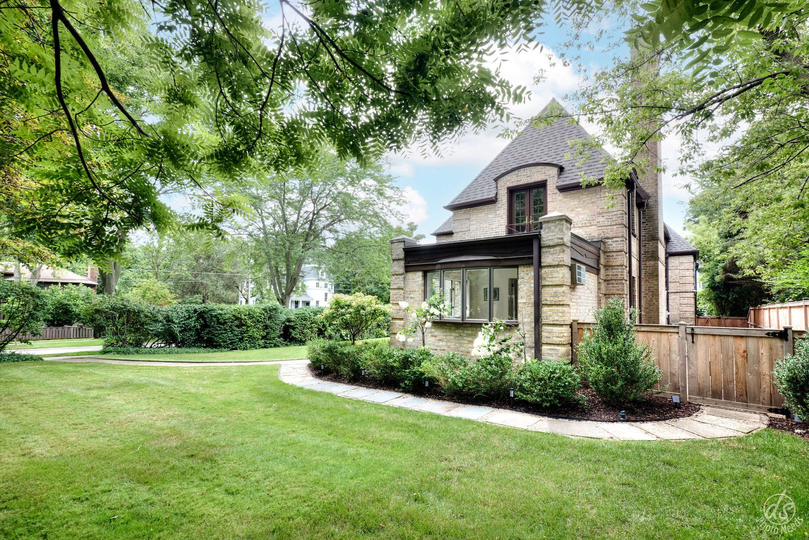 1610 Linden Avenue, Highland Park, IL 60035