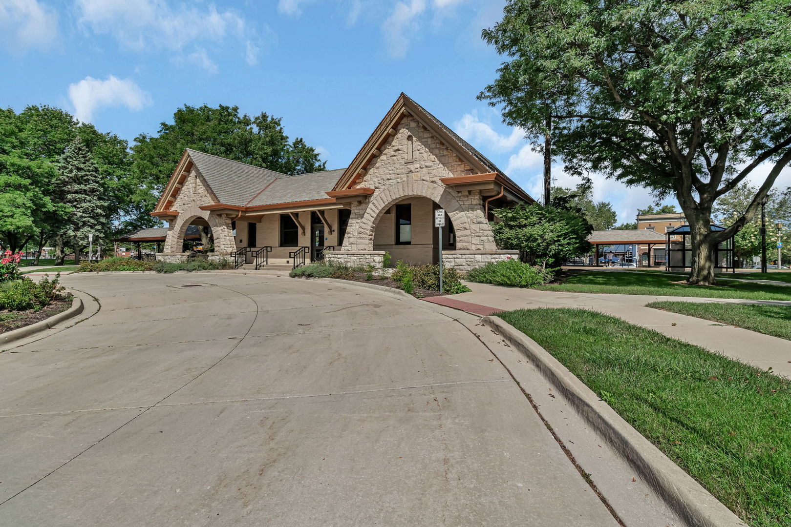 75 E Harris Avenue #1E, La Grange, IL 60525