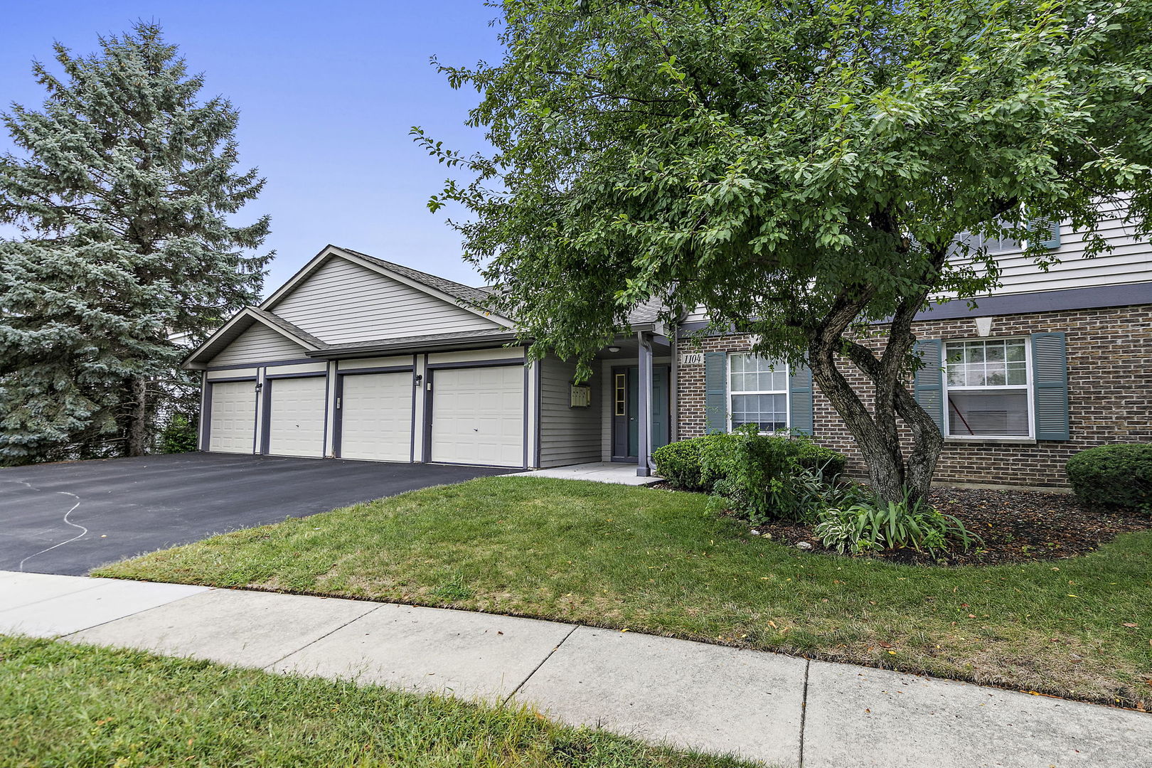 1104 Yorkshire Court #A, Elgin, IL 60120
