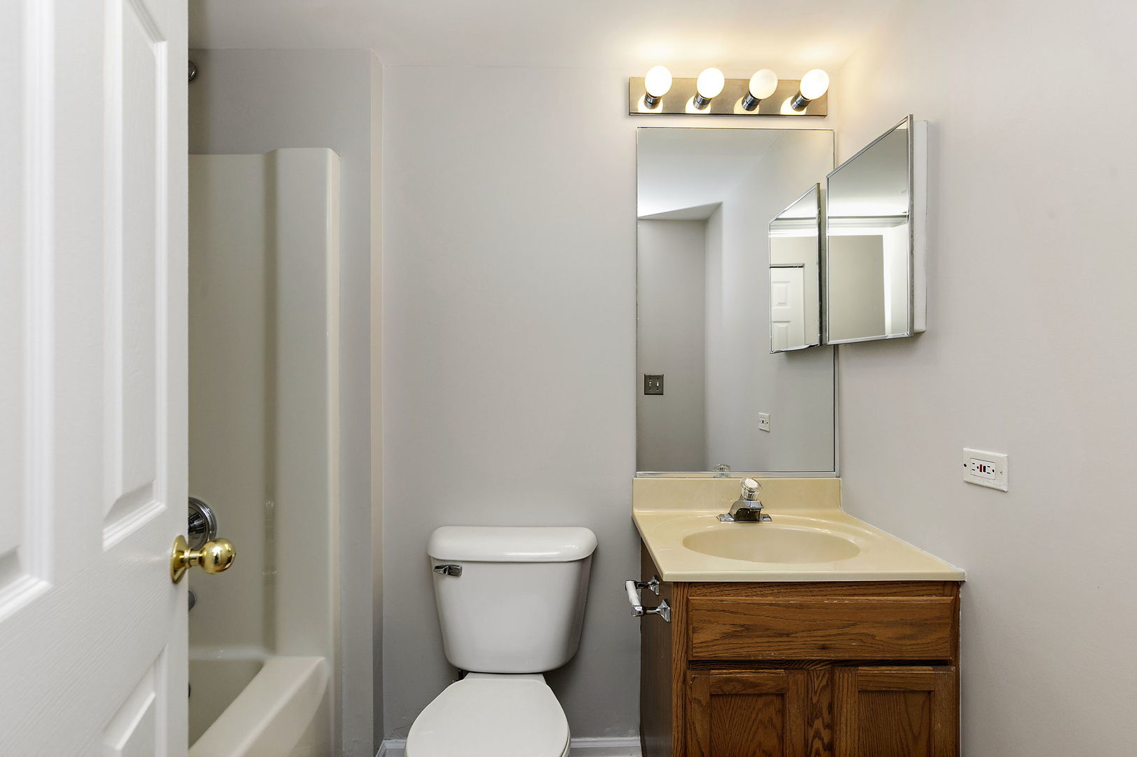 1104 Yorkshire Court #A, Elgin, IL 60120