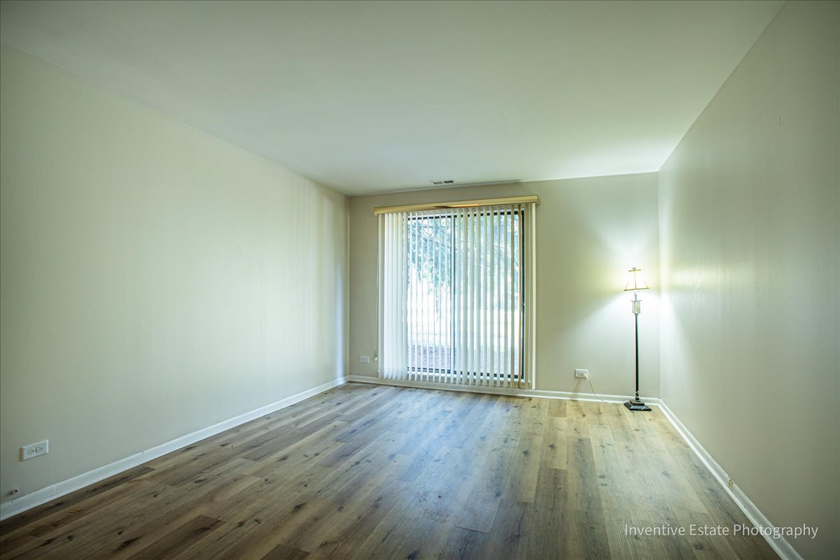 7 E Carriageway Drive #101, Hazel Crest, IL 60429