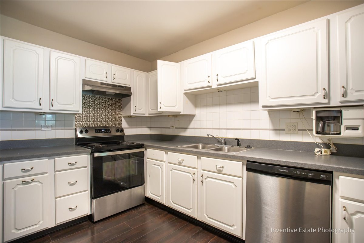 7 E Carriageway Drive #101, Hazel Crest, IL 60429