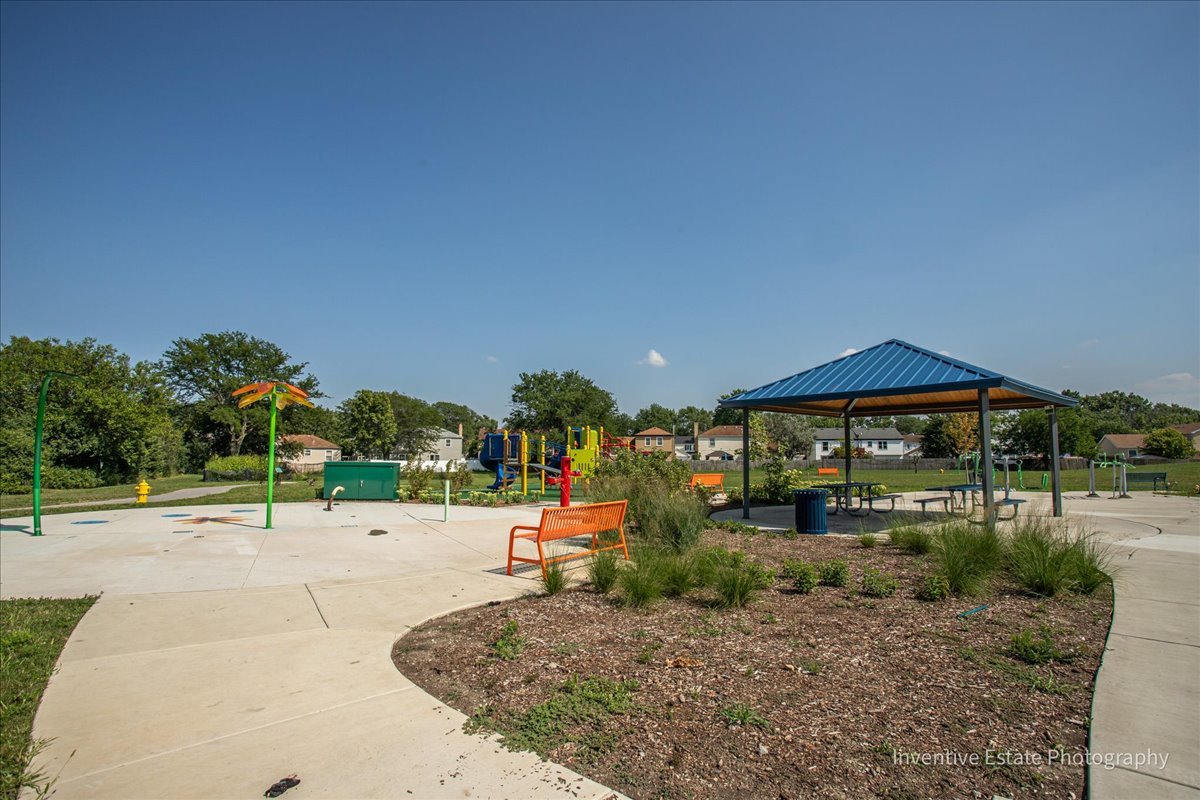 7 E Carriageway Drive #101, Hazel Crest, IL 60429
