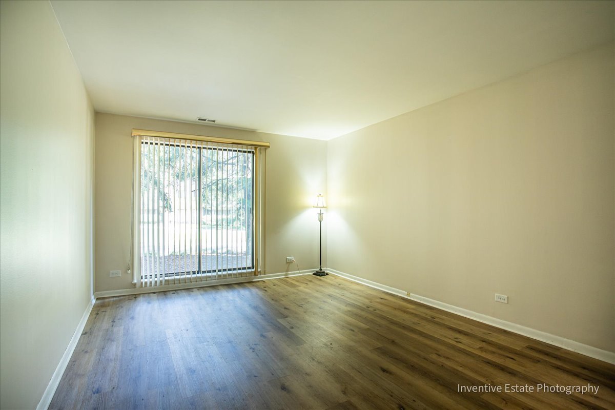7 E Carriageway Drive #101, Hazel Crest, IL 60429