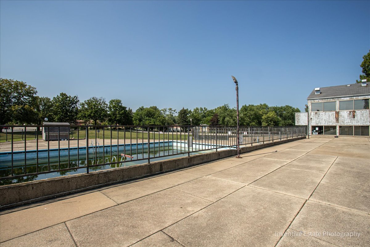 7 E Carriageway Drive #101, Hazel Crest, IL 60429