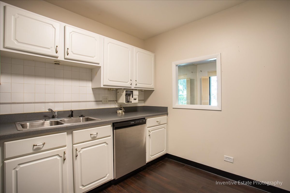 7 E Carriageway Drive #101, Hazel Crest, IL 60429