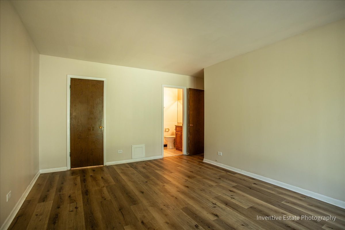 7 E Carriageway Drive #101, Hazel Crest, IL 60429