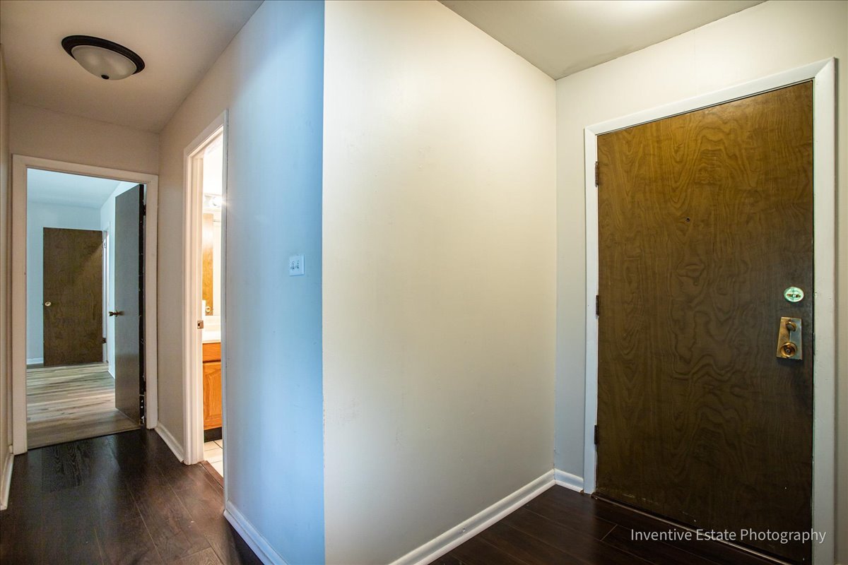 7 E Carriageway Drive #101, Hazel Crest, IL 60429