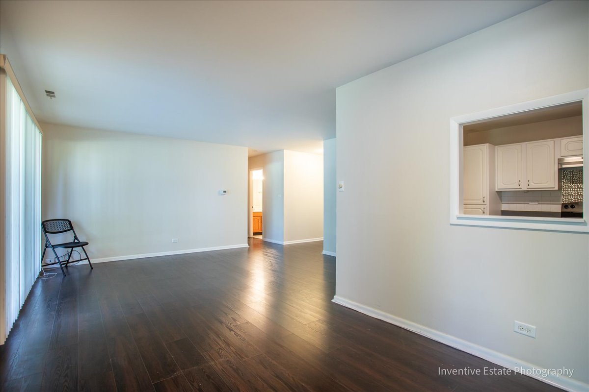 7 E Carriageway Drive #101, Hazel Crest, IL 60429