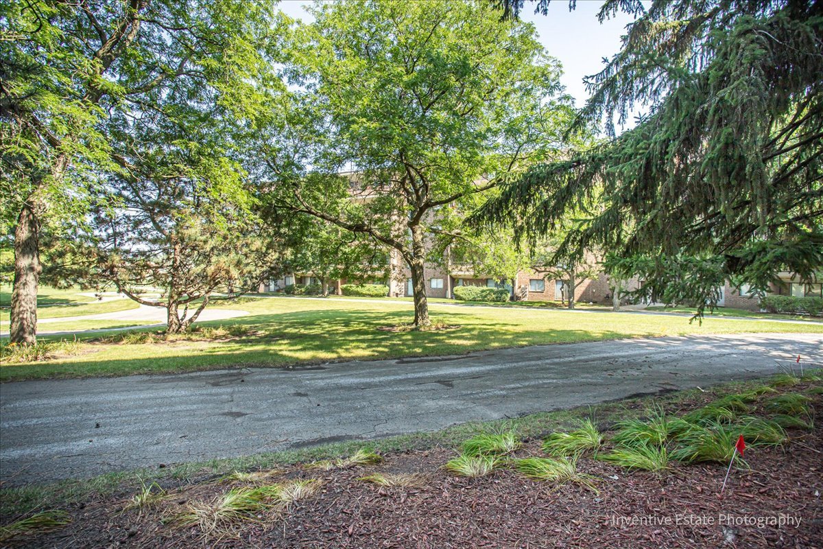 7 E Carriageway Drive #101, Hazel Crest, IL 60429