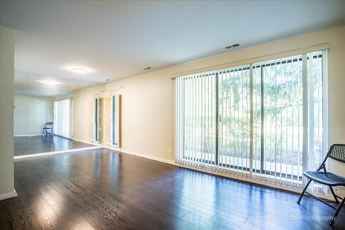 7 E Carriageway Drive #101, Hazel Crest, IL 60429