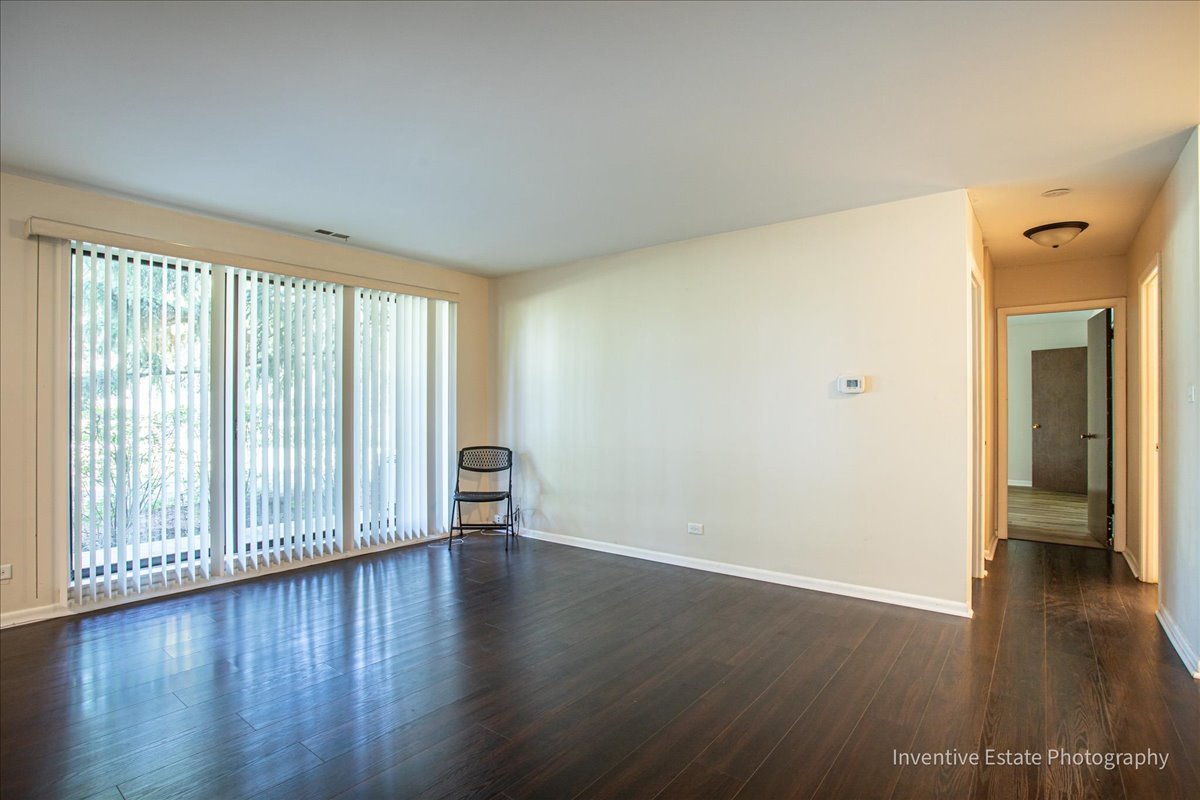7 E Carriageway Drive #101, Hazel Crest, IL 60429