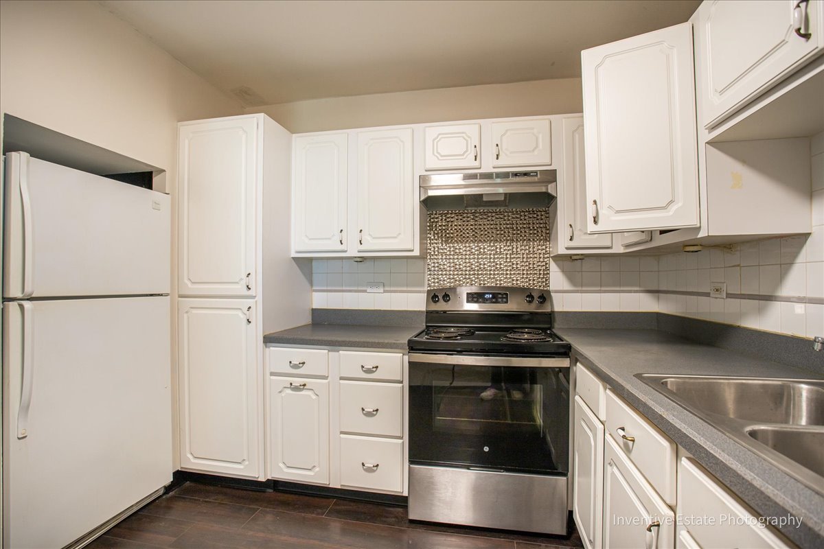 7 E Carriageway Drive #101, Hazel Crest, IL 60429