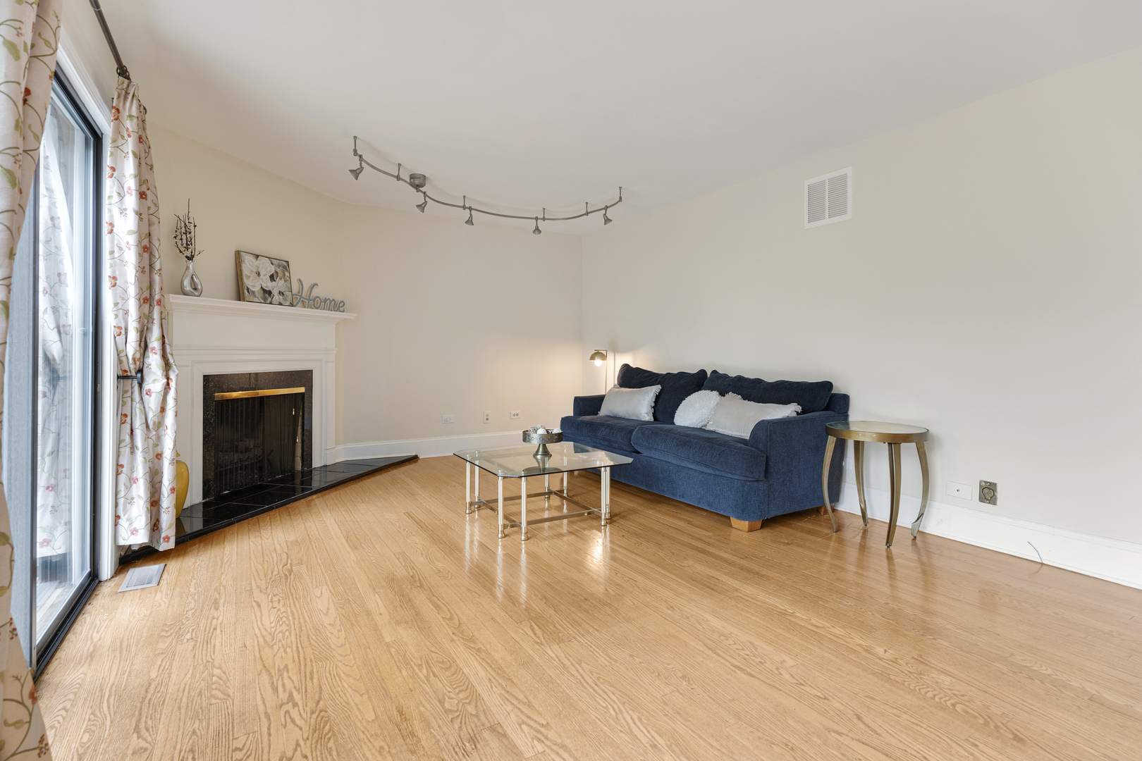 19W019 Avenue Barbizon, Oak Brook, IL 60523