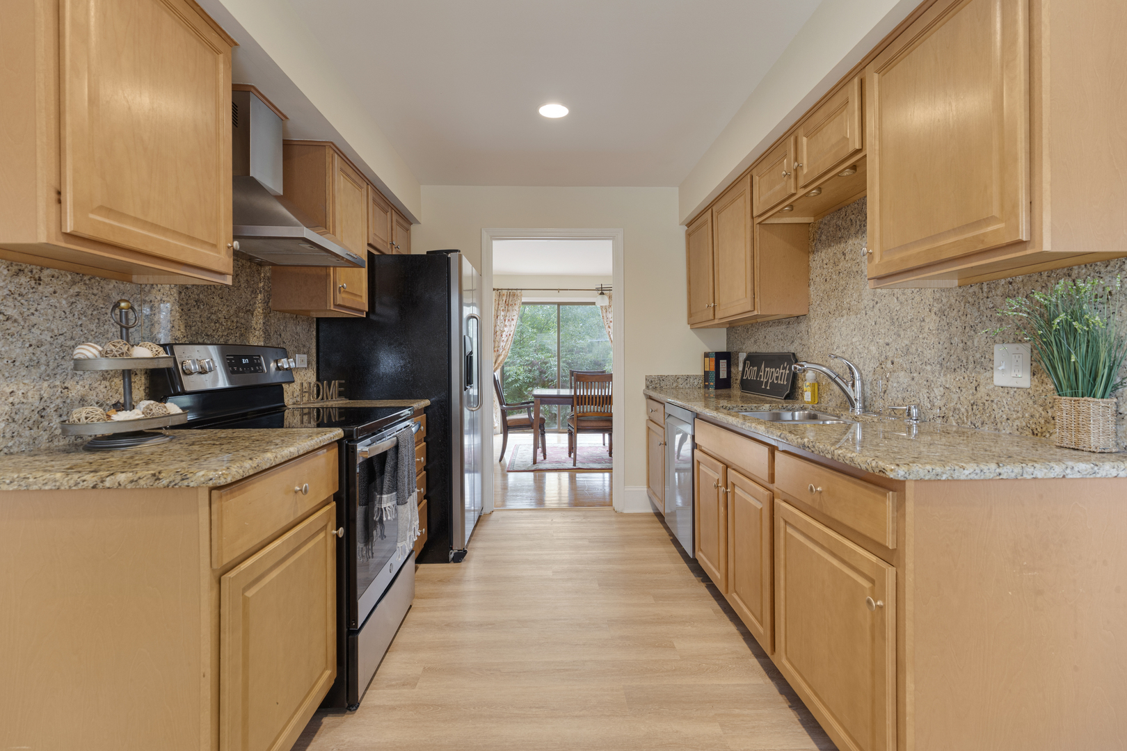 19W019 Avenue Barbizon, Oak Brook, IL 60523