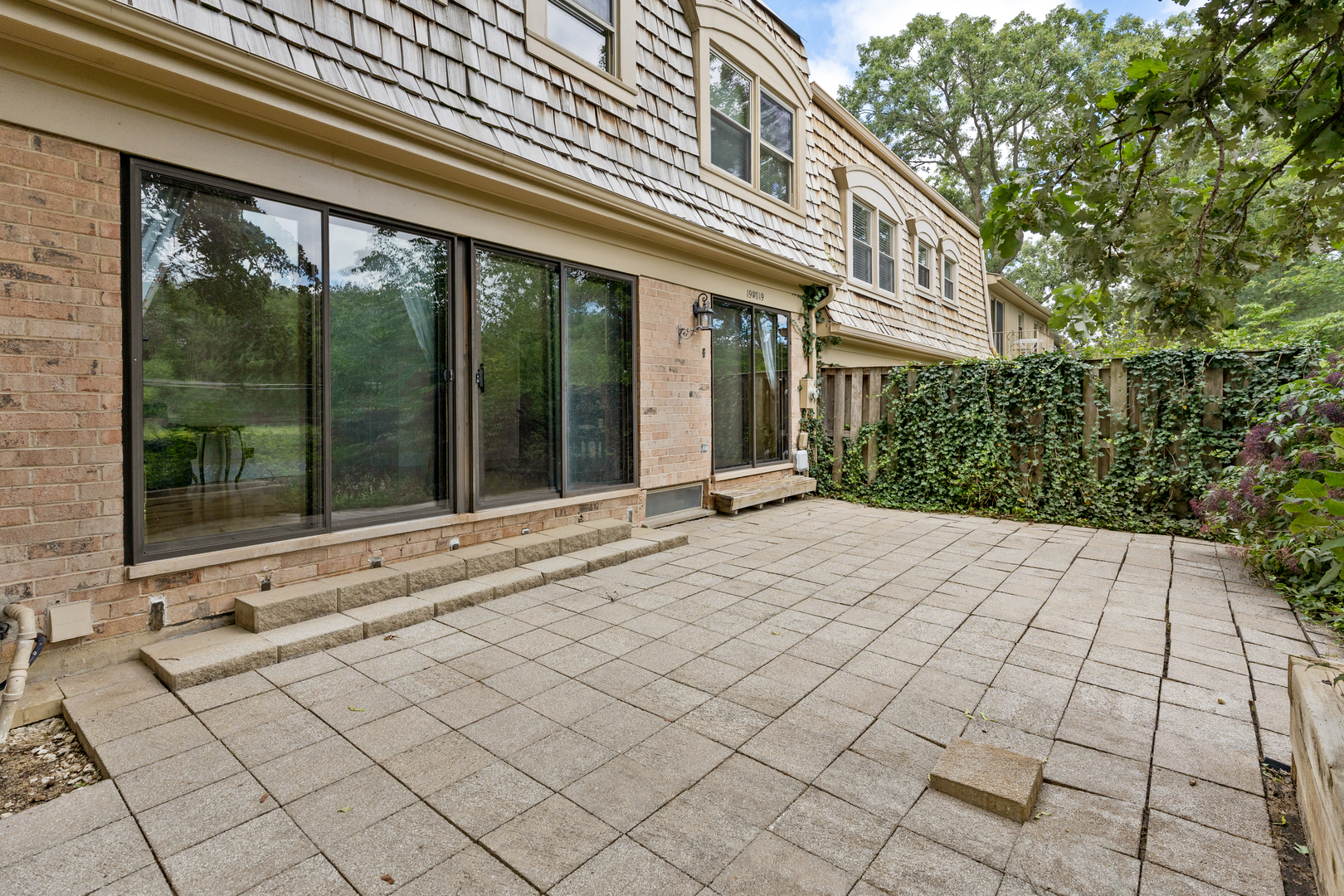 19W019 Avenue Barbizon, Oak Brook, IL 60523