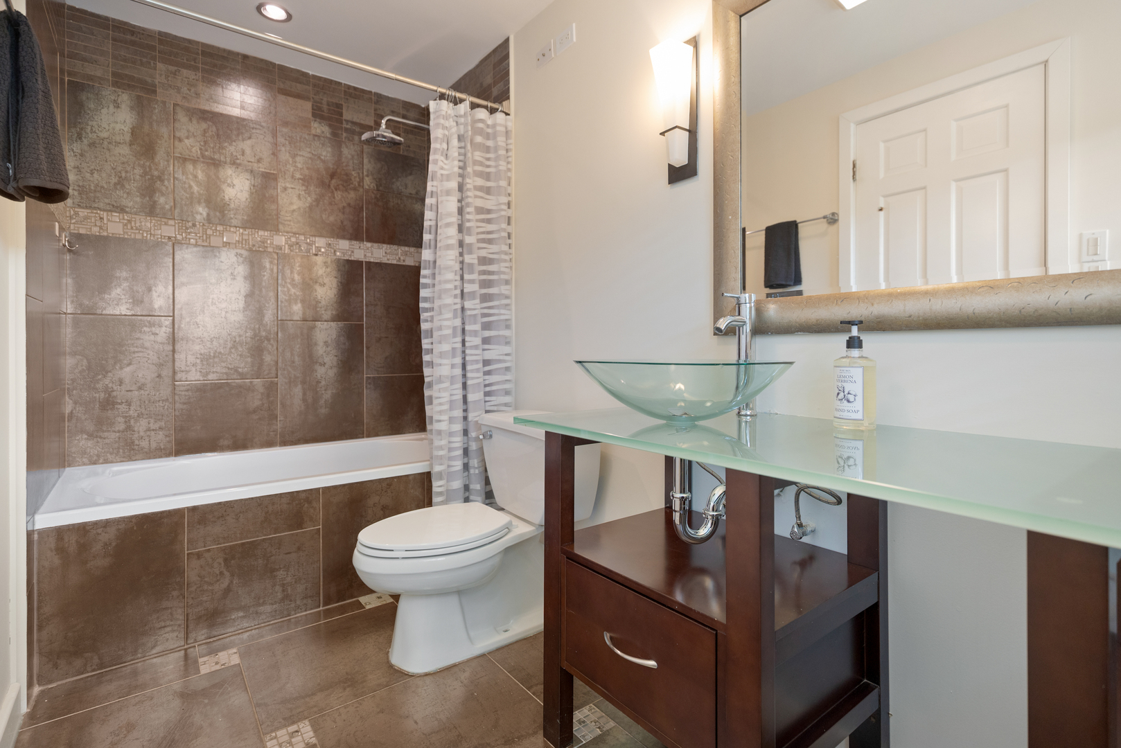 19W019 Avenue Barbizon, Oak Brook, IL 60523