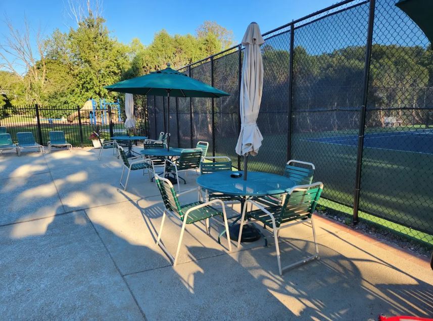 19W019 Avenue Barbizon, Oak Brook, IL 60523