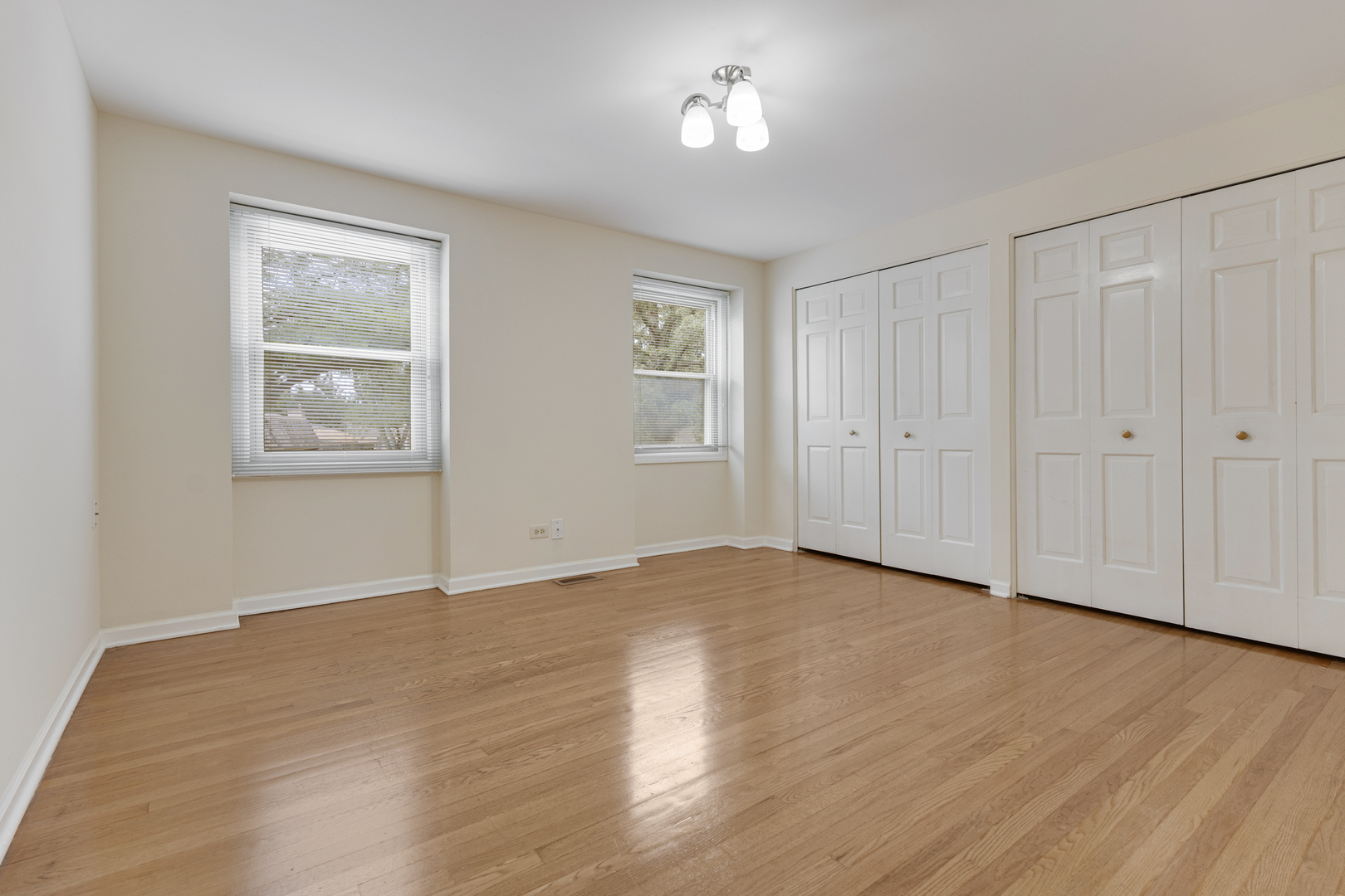 19W019 Avenue Barbizon, Oak Brook, IL 60523